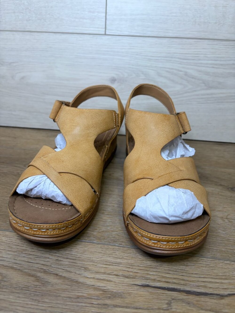 Easy Street Lani Women's Strappy Comfort Sandals Beige Size 9W